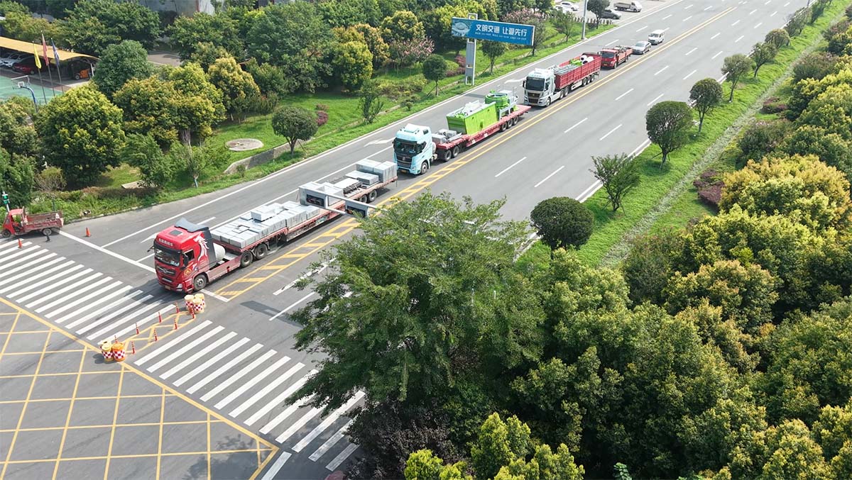 Overseas Shipment | Dahongli Complete Sets of Equipment Shipped to Kazakhstan to Assist Highway Construction!