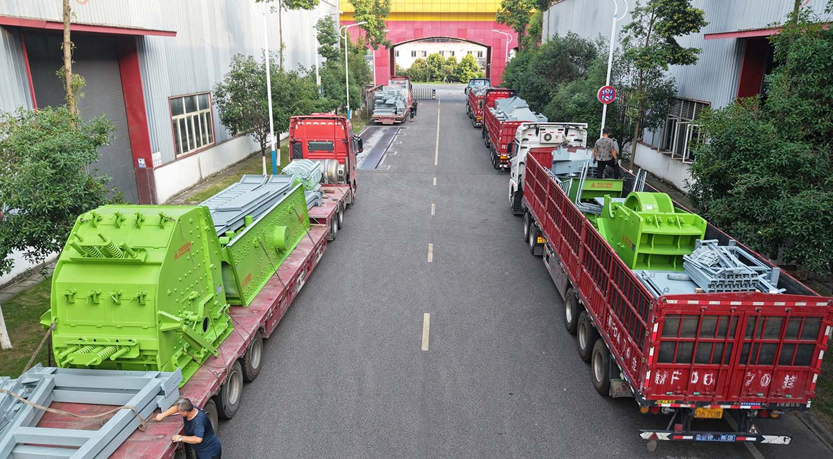 Overseas Shipment | Dahongli Complete Sets of Equipment Shipped to Kazakhstan to Assist Highway Construction!