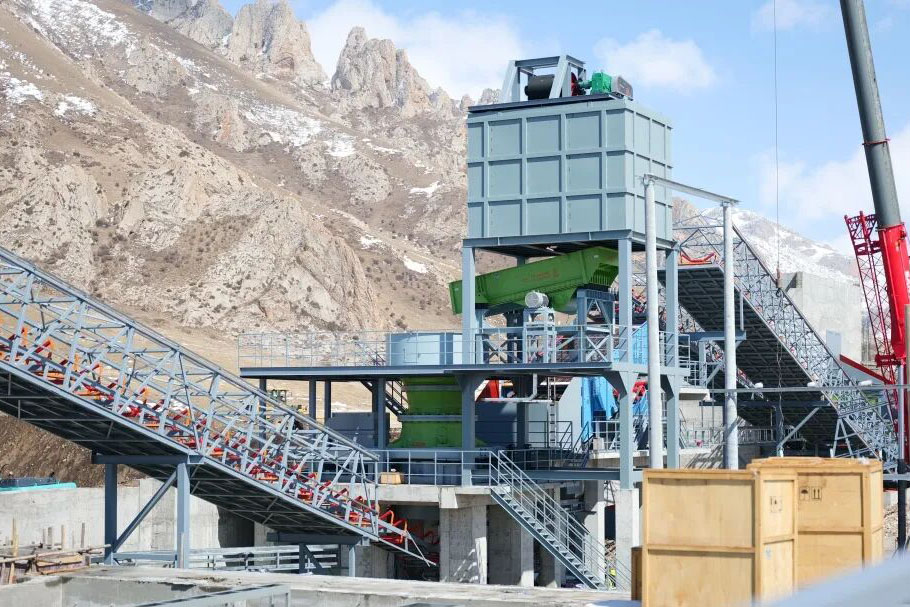Dahongli’s 1500T/H High-End Crushing Equipment Reaches Ruoergai, Setting New Standards for Plateau Sand and Gravel